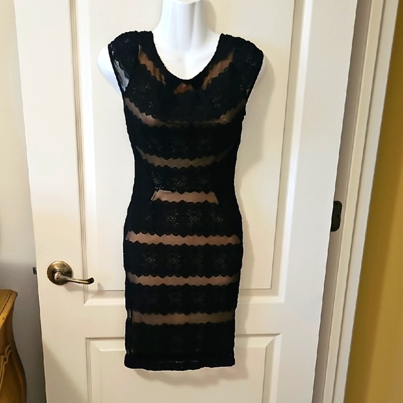 Lace Black Coctail Formal Dress By MYSTIC Over Flesh Color Slinky Sexy Size 4-6 - Picture 1 of 9